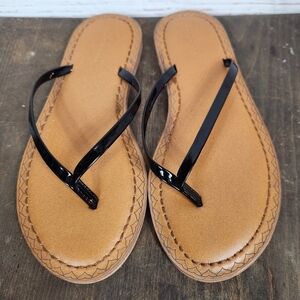 VINEYARD VINES Skinny Strap Patent Leather Flip Flops (8)